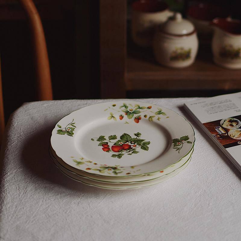 European Cranberry Vintage Plate - Eunaliving