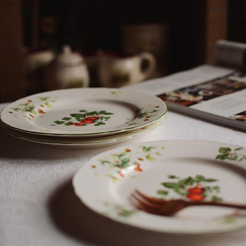 European Cranberry Vintage Plate - Eunaliving