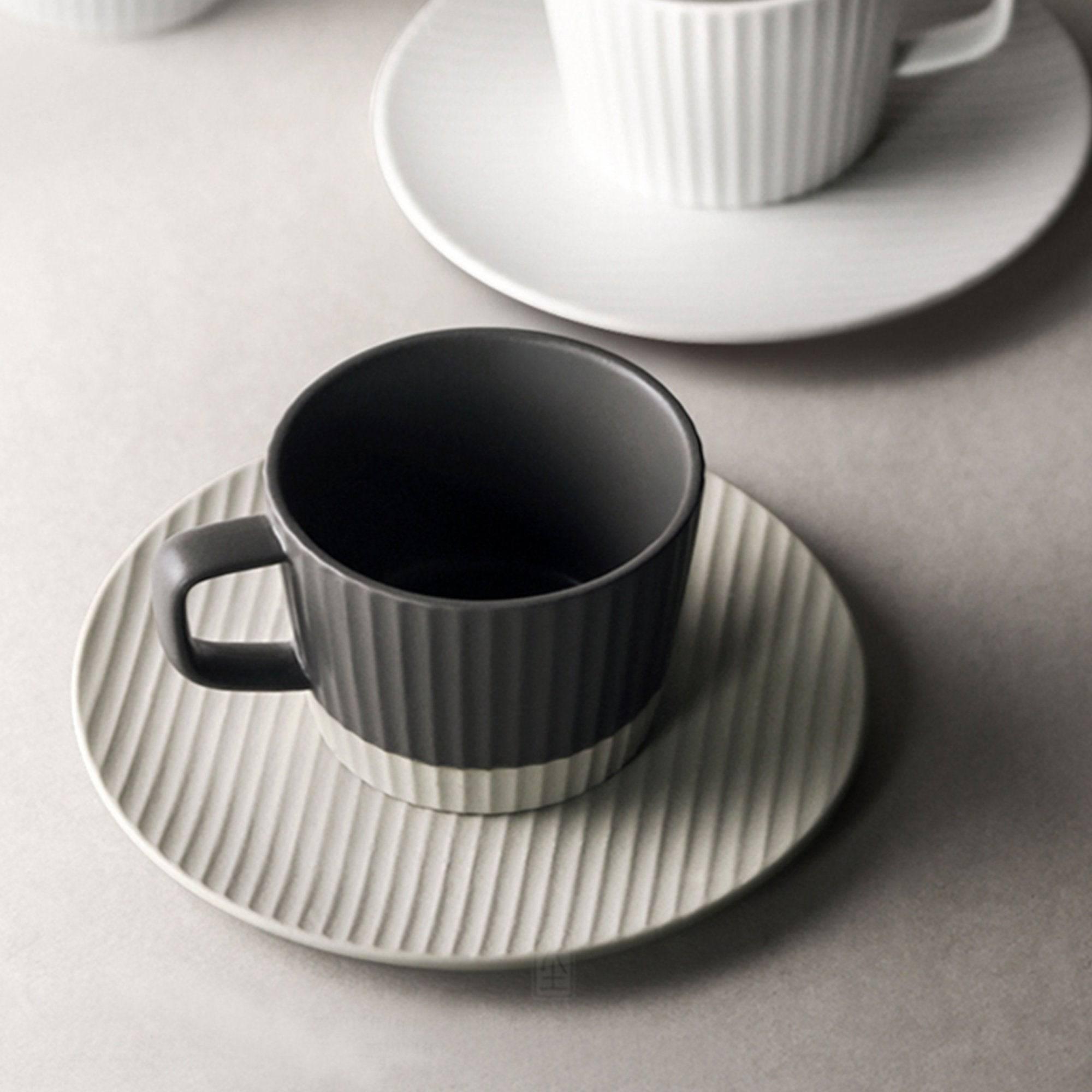 https://eunaliving.com/cdn/shop/products/scandinavian-handmade-minimalist-mug-set-eunaliving-6.jpg?v=1661500098